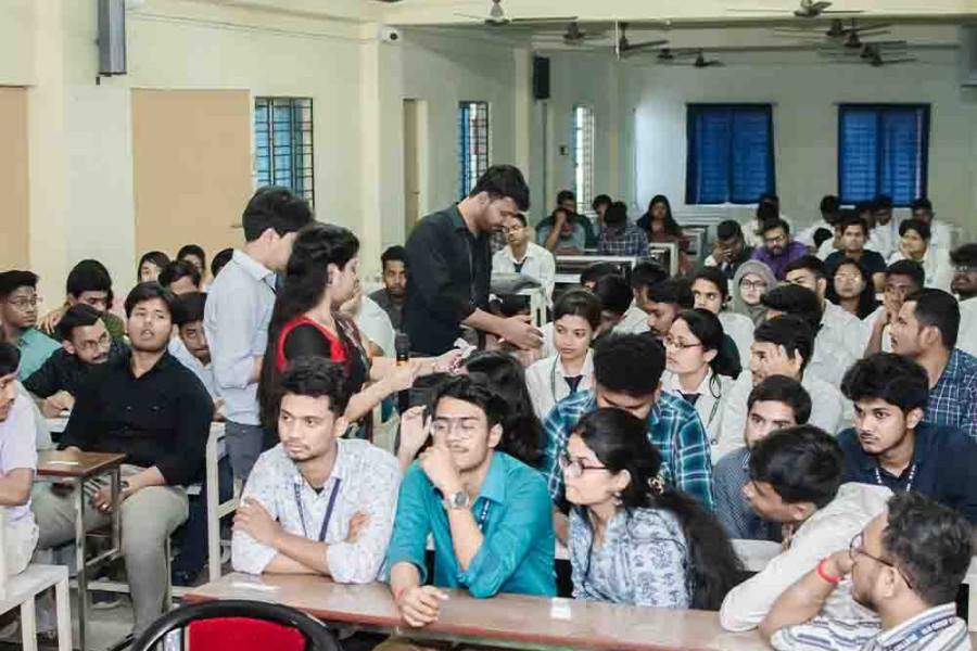 students-attending-interactive-lecture-at-sahajpath-college-of-pharmacy