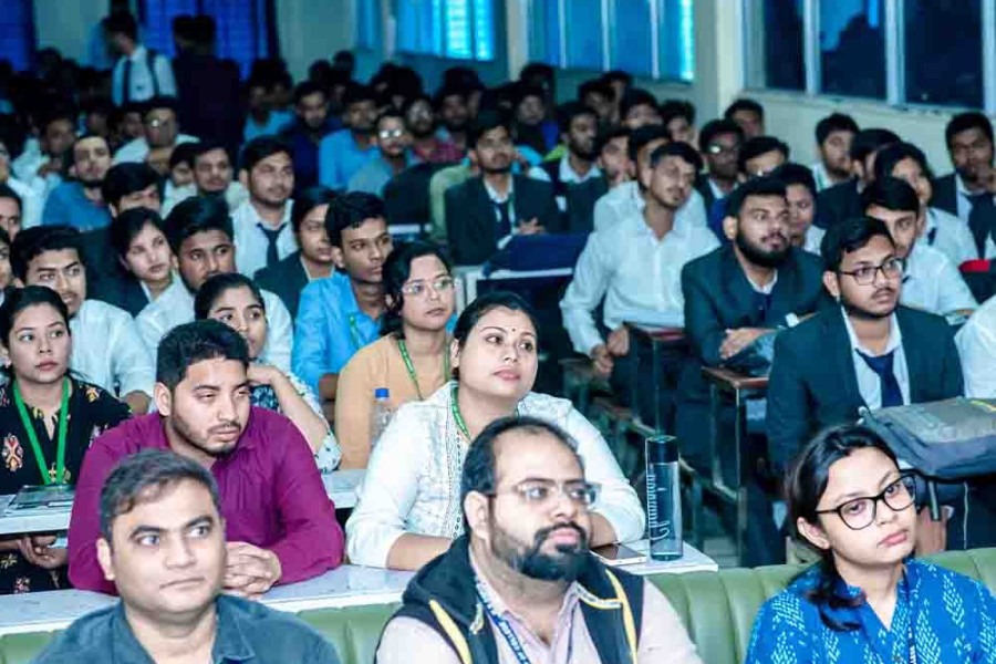 large-gathering-of-pharmacy-students-in-auditorium-at-sahajpath-college-of-pharmacy