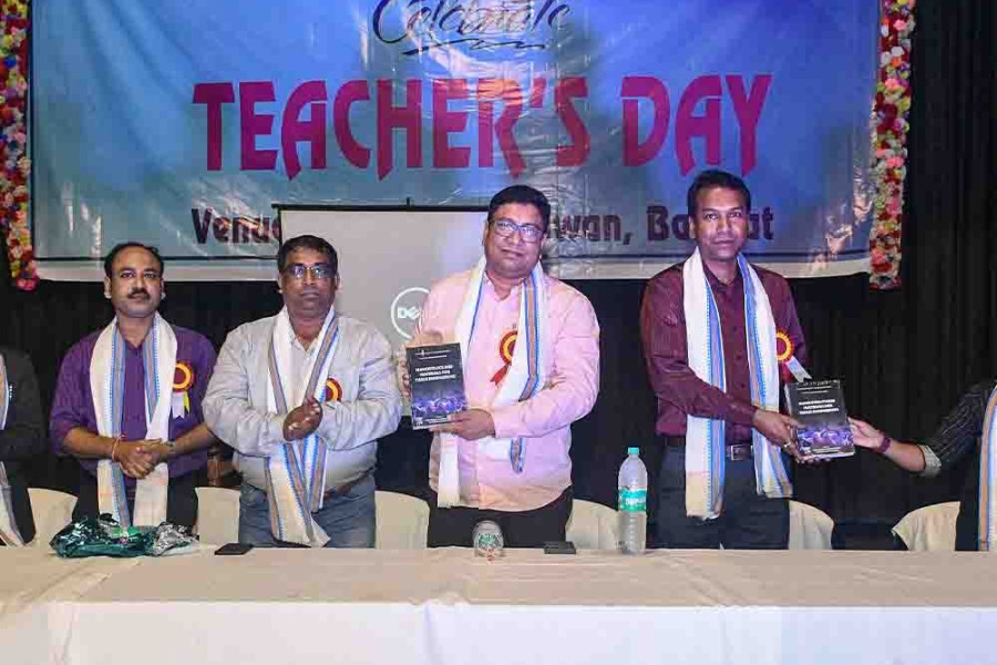 teachers-day-celebration-event-on-stage-at-sahajpath-college-of-pharmacy